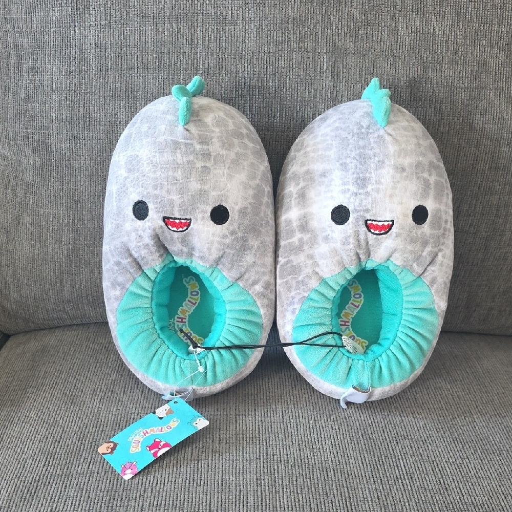 Adorable Kids Squishmallow Slippers, Size 4/5, NWT, Unisex.